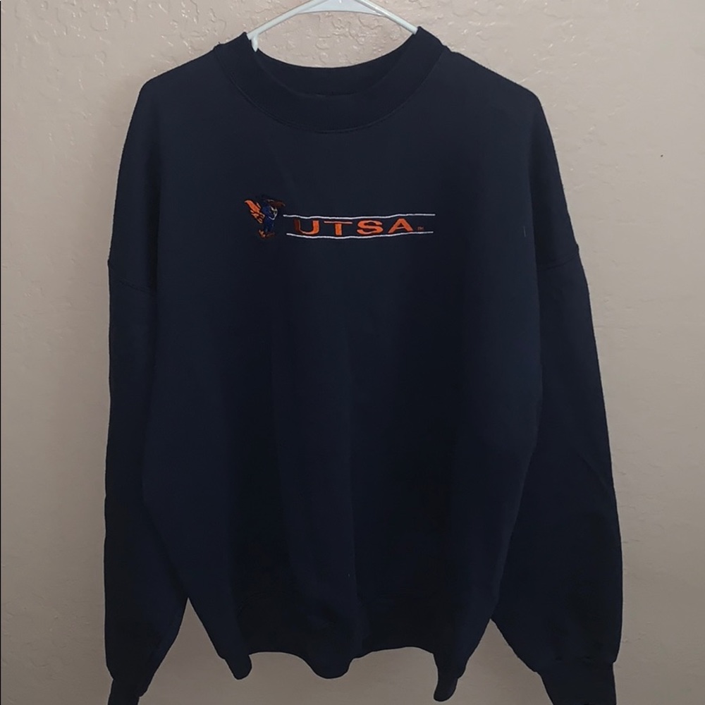 Dark blue pull over that says “Utsa”